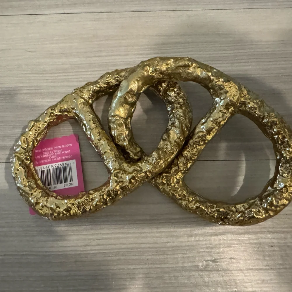 BRAND NEW WITH TAGS GOLD TEXTURED “LINK” DECOR PIECE - Picture 7 of 9